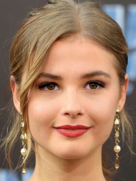 Stefanie Scott